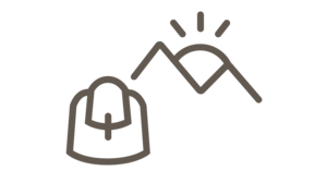 Excelsior: Wanderhotel in den Dolomiten Illustration einer Glocke und eines Sonnenaufgangs über Berggipfeln