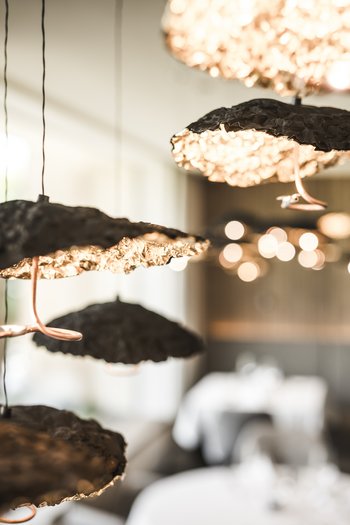 Le nostre novità 2024 Illuminazione moderna in un elegante ristorante