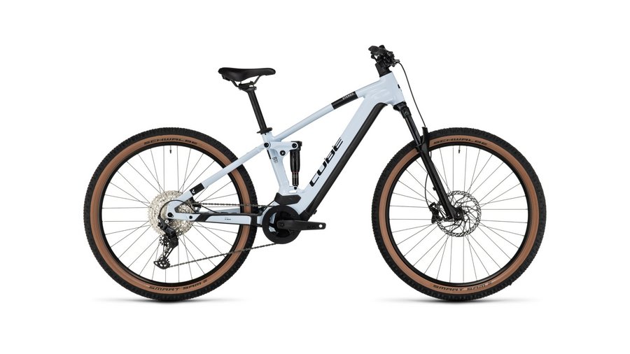 Bike-Verleih Elektrofahrrad Mountainbike Cube mit breiten Reifen und Stoßdämpfer