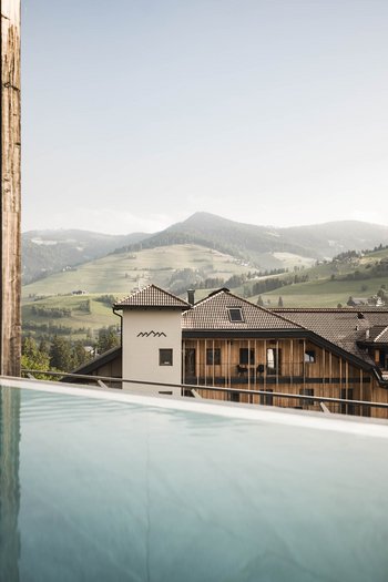 More than a hotel: Excelsior Modern house with pool and mountain view in sunny landscape